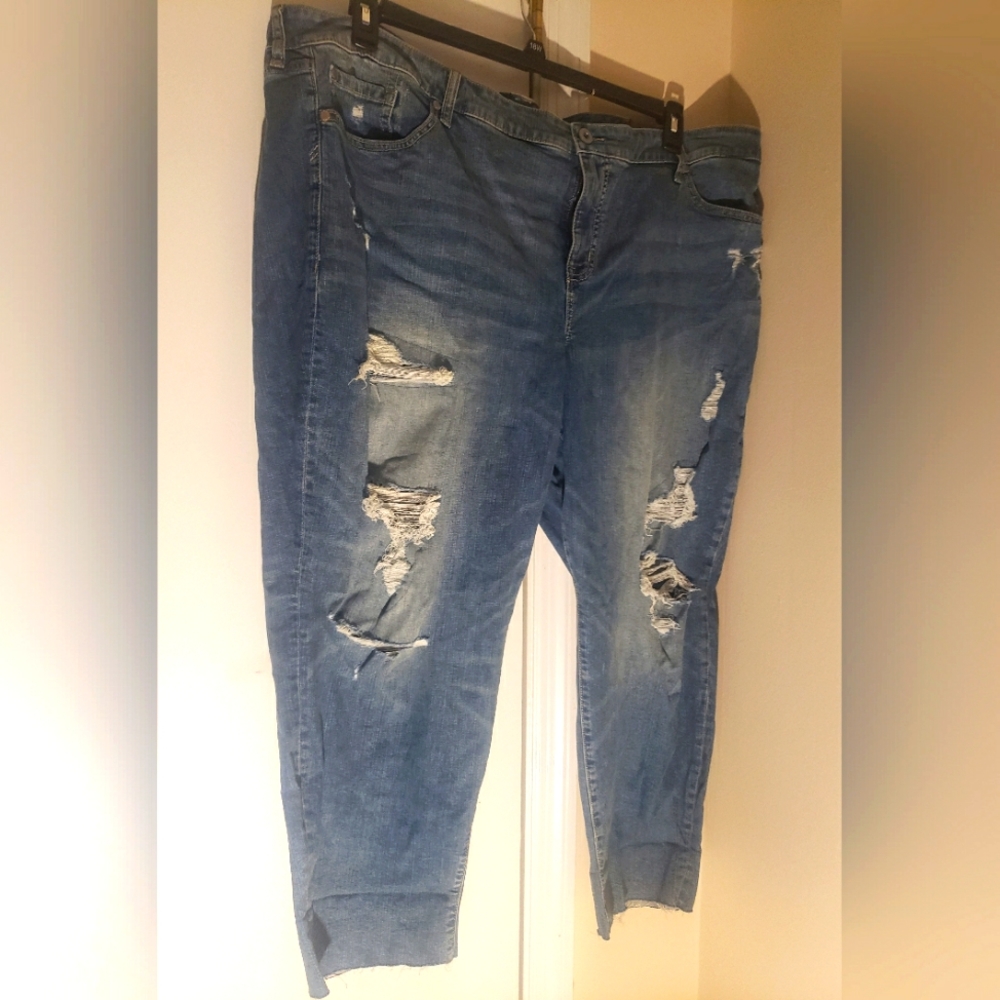 Ladies jean capri Size 28